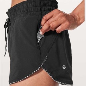 EUC Lululemon Choose a Side Short Size 6